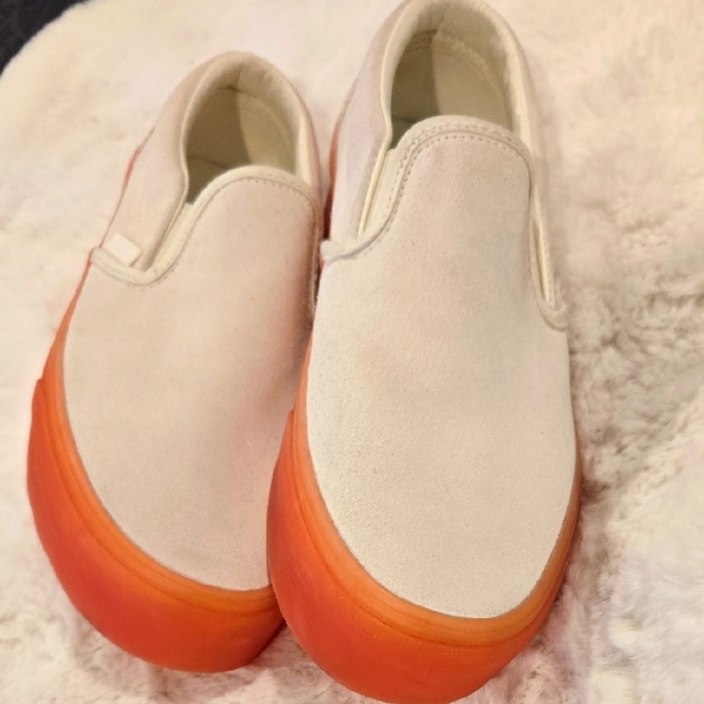 Womens Cloud Slip-On Sneakers with Vibrant Salmon Soles